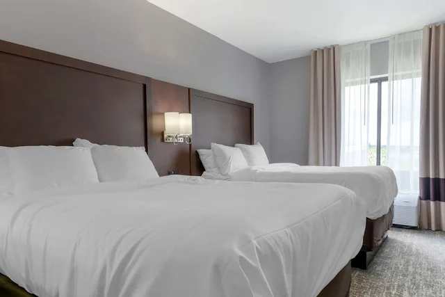 غرفة قياسية بسريرين كوين مع أريكة، Comfort Suites Paducah Mall Area 1/2