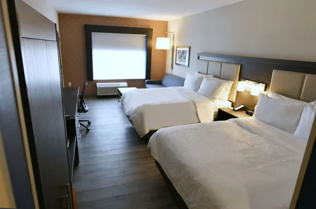 suite, 2 queen beds, city view, Holiday Inn Express & Suites Jersey City - Holland Tunnel 2/5