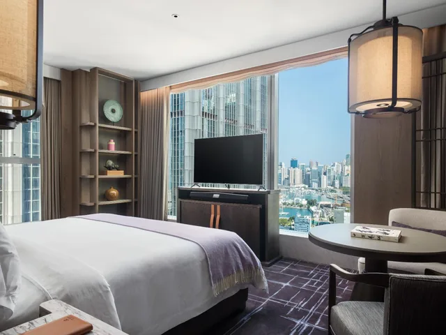 1 Bedroom, Metropolitan, Suite, King Bed, Partial Harbour View، The St. Regis Hong Kong 4/9