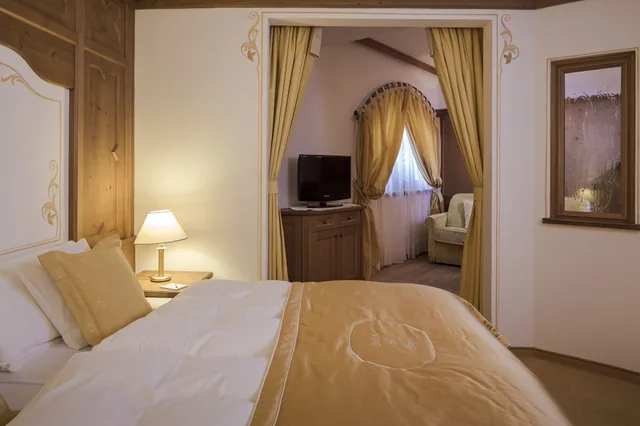 جناح فاخر بسرير كوين مع أريكة، Chalet Del Sogno 2/5