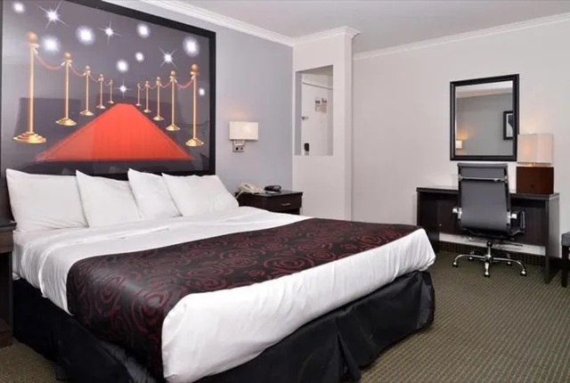 غرفة قياسية بسرير كوين، Emerald Inn on Sunset 2/3