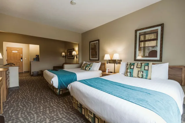 جناح بسريرين كوين مع أريكة، Expressway Suites Bismarck 4/10