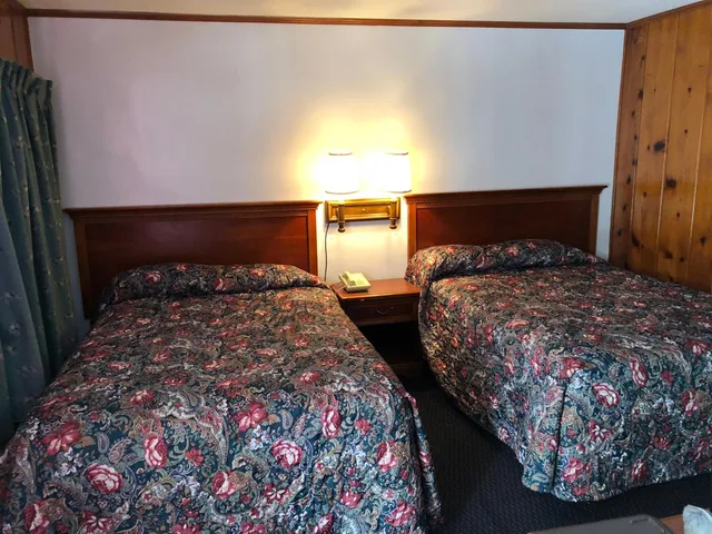 غرفة بسريرين مزدوجين، Sun 'n Snow Motel 4/9
