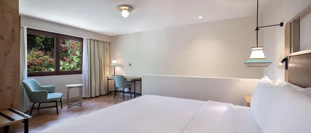 دوبلكس بسرير كينج مع أريكة، DoubleTree by Hilton Bodrum Isil Club Resort 1/3