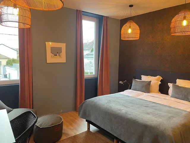 استوديو بسرير كوين، Nouvel Hotel 2/10