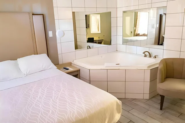 جناح بسرير مزدوج، Econo Lodge Inn & Suites Yuma 1/7