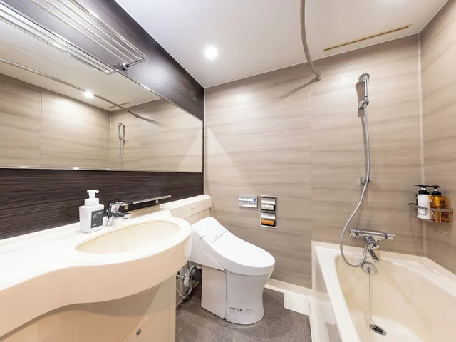 Room, Single, Double Bed, Apa Hotel and Resort Tokyo Bay Makuhari 4/6