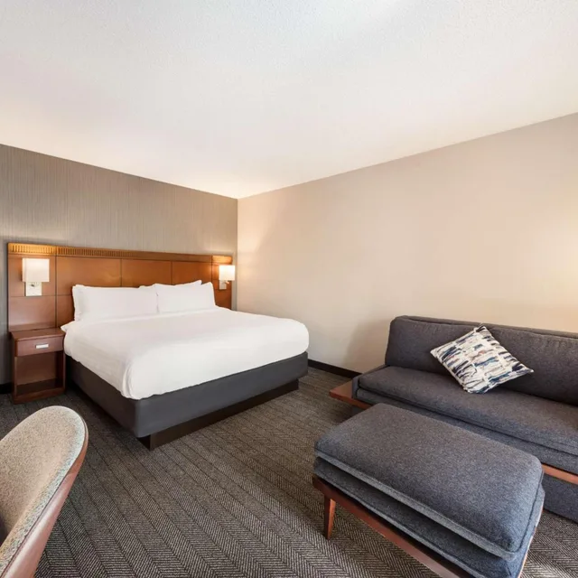 Guest Room, King Bed, Sonesta Select San Jose Airport 3/5