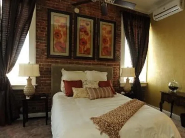 Design, King Bed، Hamilton House Inn 1/2