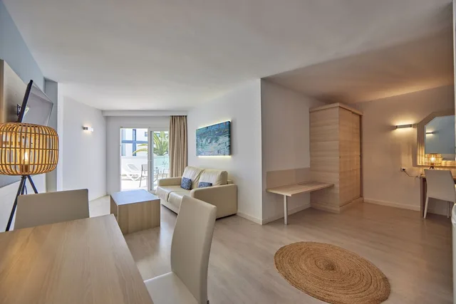جناح جونيور بسريرين منفصلين بشرفة مع أريكة، Tomir Portals Suites - Adults Only (+16) 4/7
