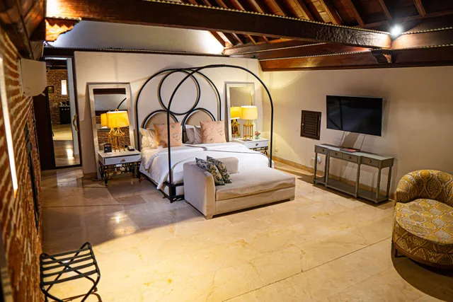 غرفة عائلية، Capellan de Getsemani 6/10