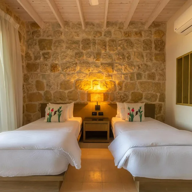 غرفة قياسية بسريرين منفصلين بإطلالة على البحر، Wadi Sabarah Lodge 2/6