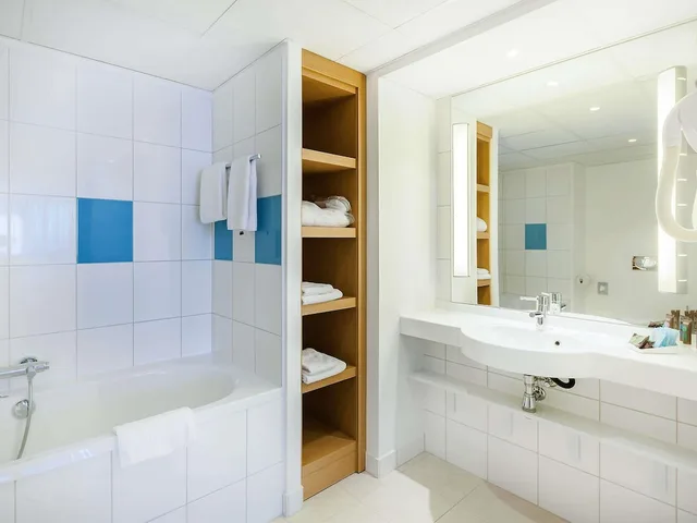 جناح بسرير كينج مع أريكة، Novotel Krakow City West 4/6