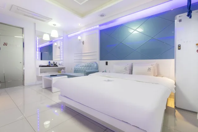 غرفة بريميوم بسرير مزدوج، Dom Hotel 2/4