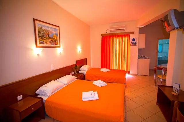 غرفة قياسية ثلاثية بإطلالة على الحديقة مع سرير سحّاب إضافي، Loukas Hotel &amp; Apartments 4/9