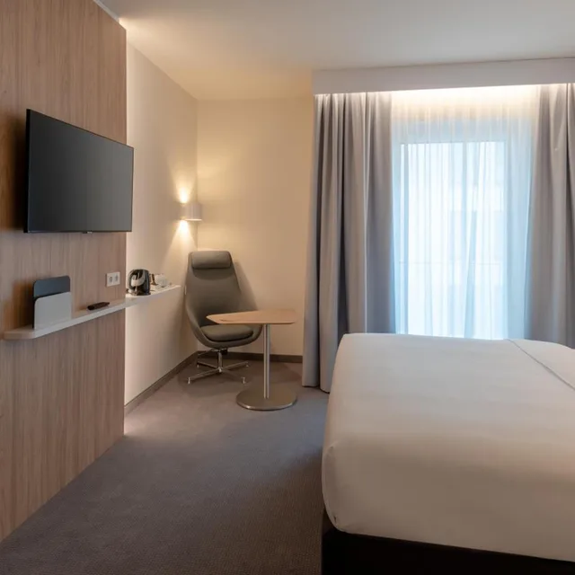 غرفة قياسية بسرير كينج، Holiday Inn Express Munich North, an IHG Hotel 6/10