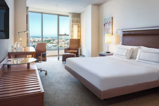 Melia, King Bed, City View، Melia Valencia Palacio de Congresos Formely Hilton Valencia 1/5