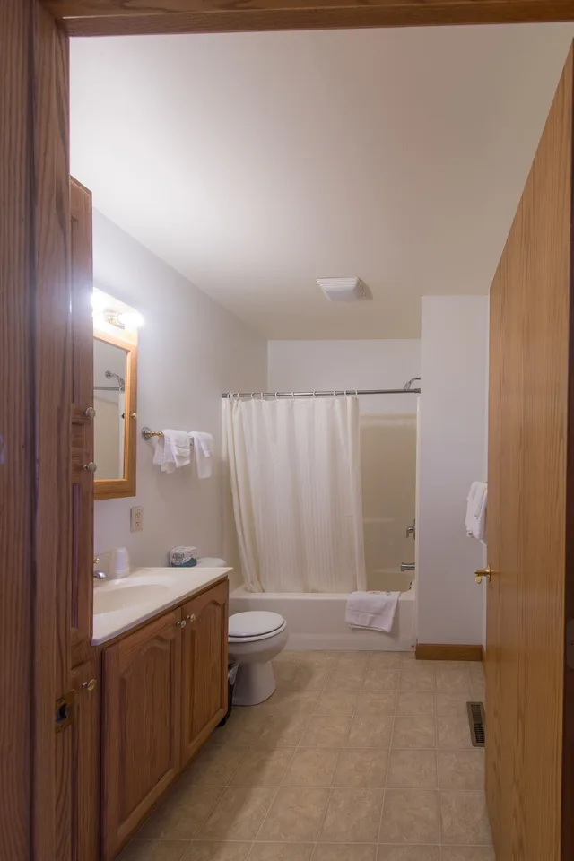 2 Bedrooms, Village, Suite, 2 Queen Beds، Draft Horse Inn and Suites 1/1