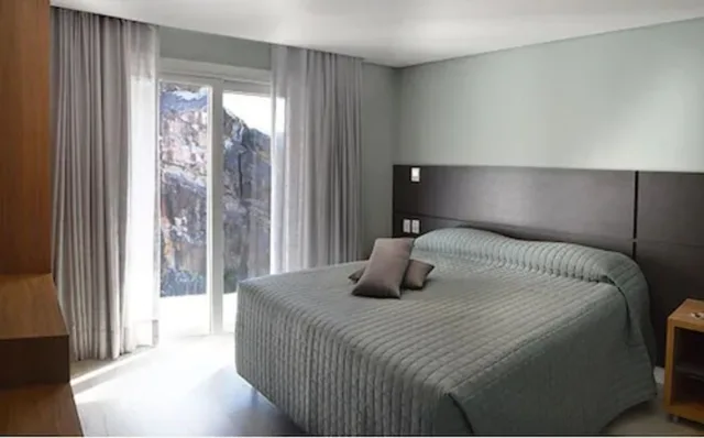 غرفة ديلوكس رباعية بسرير مزدوج وسريرين منفصلين، Sky Palace Hotel 1/4