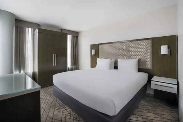 1 Bedroom, Suite, King Bed, Sofa, Kitchenette, Hyatt Washington DC / Convention Center 2/5