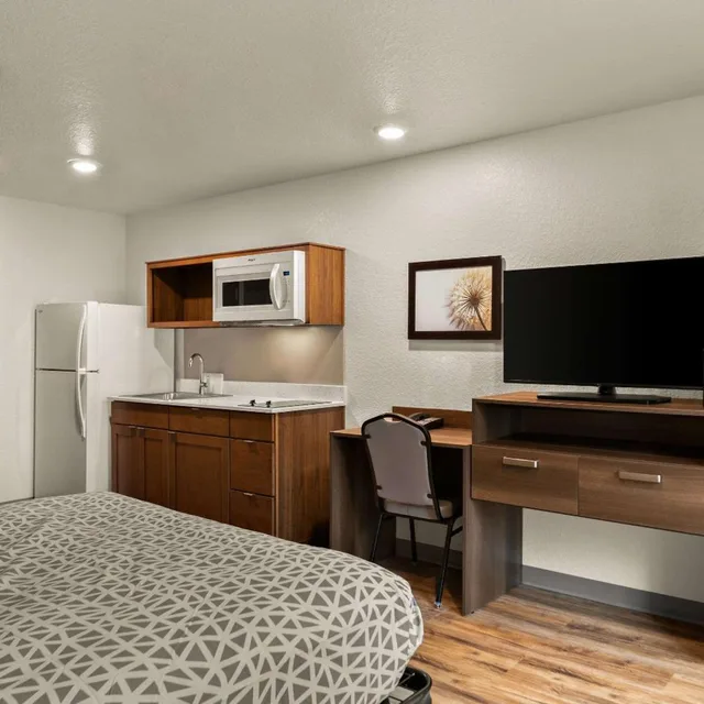 جناح بسرير كينج مع أريكة لذوي الإعاقة، WoodSpring Suites Port Orange - Daytona Beach 5/9