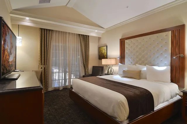 جناح بسرير كينج وسريرين كوين مع أريكة بمنطقة جلوس بمطبخ، Eden Resort And Suites, BW Premier Collection 4/8