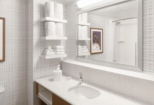 غرفة قياسية بسرير كينج لذوي الإعاقة، Hampton Inn Fort Lauderdale/Downtown Las Olas 6/9
