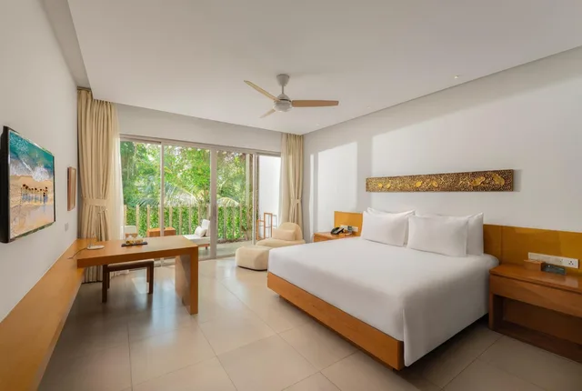 Double Bed, NAMAN RETREAT 2/2