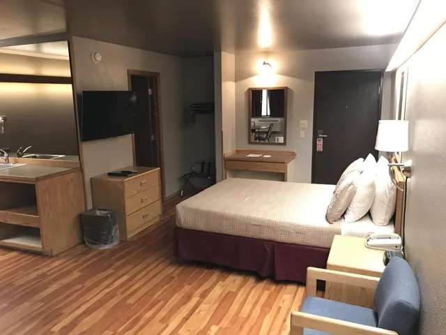 جناح جونيور، Rocker Inn 1/8