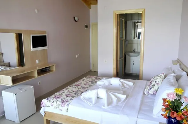 غرفة ديلوكس بسرير مزدوج بإطلالة على البحر مع أريكة، Hotel Mola 2/3