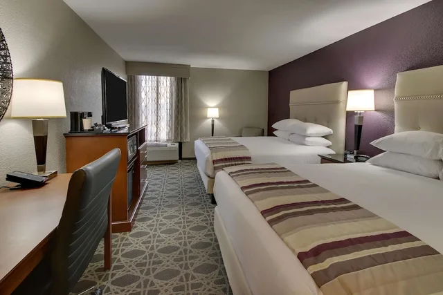 Room, 2 Queen Beds, Drury Inn and Suites Poplar Bluff 4/5