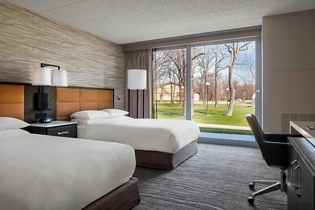غرفة تنفيذية بسريرين مزدوجين، Lincolnshire Marriott Resort 2/3