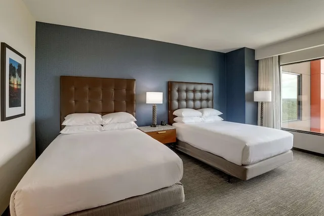 غرفة بسريرين كوين بشرفة بإطلالة لذوي الإعاقة، Drury Plaza Hotel Orlando - Disney Springs Area 2/4