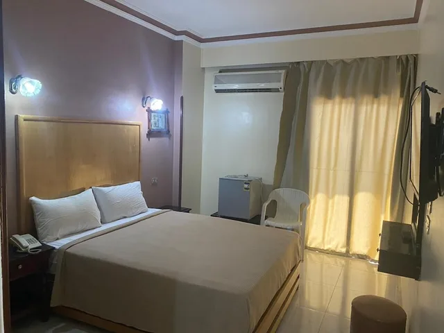 غرفة كومفورت بسريرين منفصلين بإطلالة على المدينة بشرفة، Shady Hotel 6/10