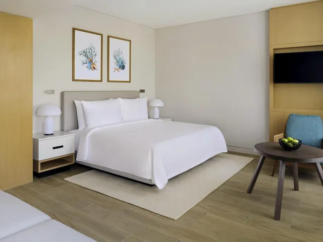 Junior Suite, King Bed, Beach Front, Terrace, Movenpick Resort Al Marjan Island 2/3