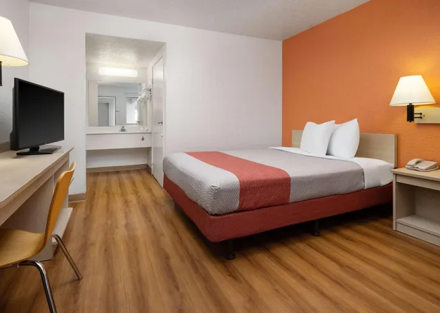 غرفة بسرير كوين لذوي الإعاقة، Motel6 Buena Park, CA - Knotts Berry Farm - Disneyland 6/7