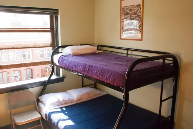 غرفة عائلية بأسرّة بطابقين بحمام مشترك، Ocean Island Inn Backpackers Suites Hostel 1/6