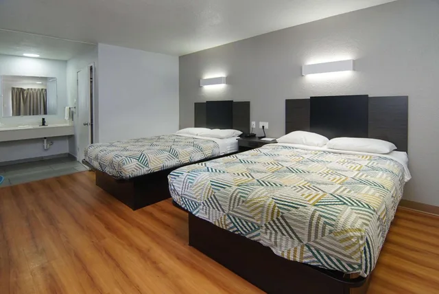 2 Queen Beds - Non-Smoking, Micfridge، Motel6 Red Oak, TX - Dallas 5/10