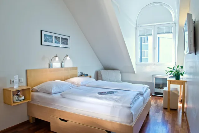 Standard, Triple, Town Hotel Wiesbaden 1/10