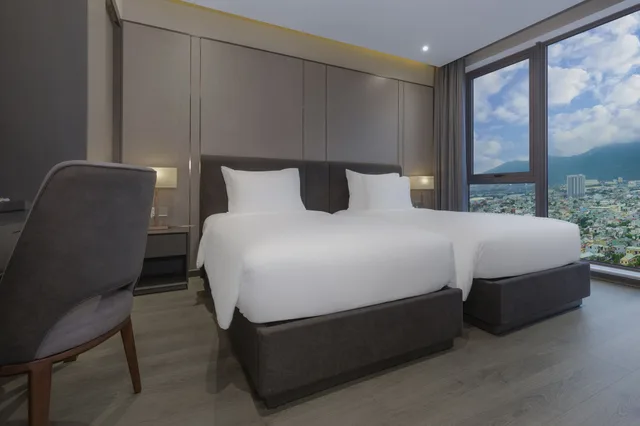 3 Bedrooms, Residence, Twin Beds, 2 King Beds, Ocean Front، Le Sands Oceanfront Da Nang Hotel 6/10