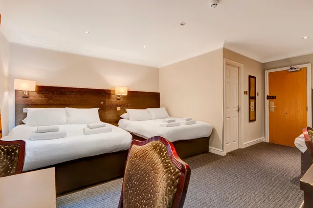 5 Rooms, Family, Single Bed، Liverpool Aigburth Sefton Park Hotel By Belvilla 1/1