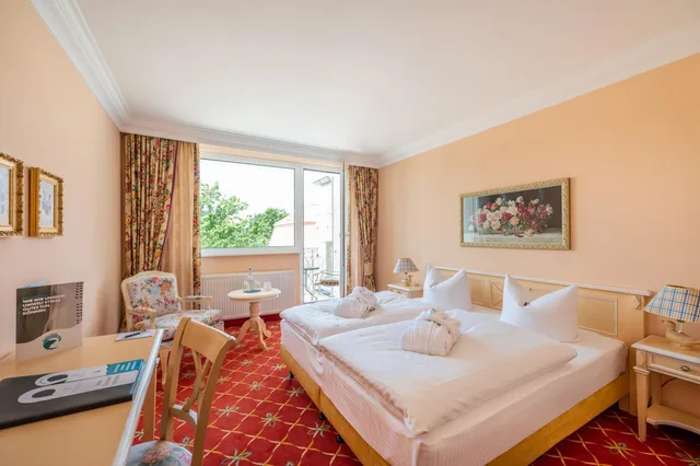 غرفة بسرير كينج بإطلالة على المدينة بشرفة، Rugard Thermal Strandhotel 3/10