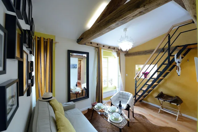 Yello, Economy, Studio، Les Patios Du Marais 3/5