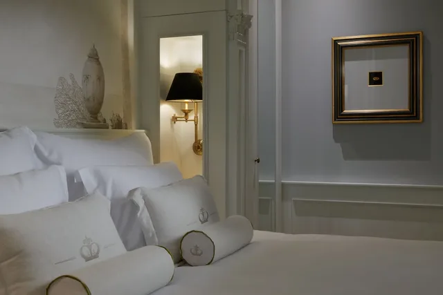 غرفة بريميوم بسرير كينج بإطلالة على البحر بشرفة، Palace Elisabeth Hvar Hotel 4/4