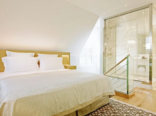 15 Suite Tour Eiffel، GRAND HOTEL DU PALAIS ROYAL 1/5