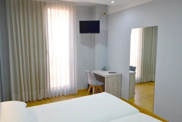 غرفة قياسية ثلاثية، Alda Centro Oviedo 1/2