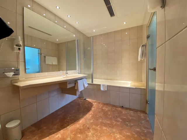 جناح، Hotel Steglitz International 2/4