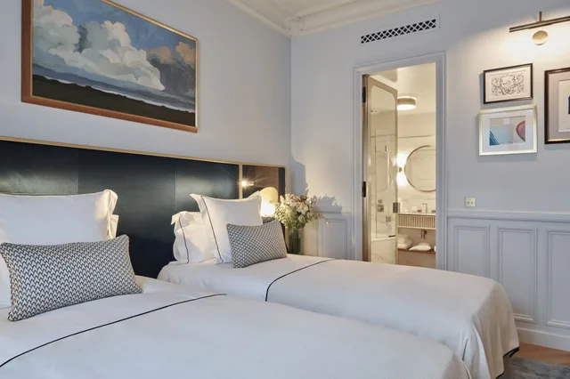 جناح متصل جونيور تنفيذي بسريرين كينج، Powers Hotel 1/6