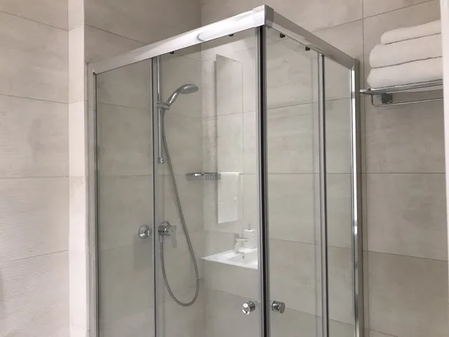 جناح بسرير كوين، Lisbon10 2/3
