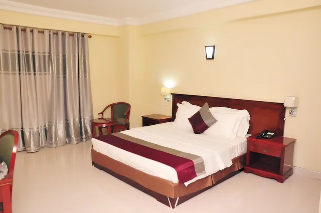 غرفة ديلوكس بسرير كوين، Tomreik Hotel 1/7